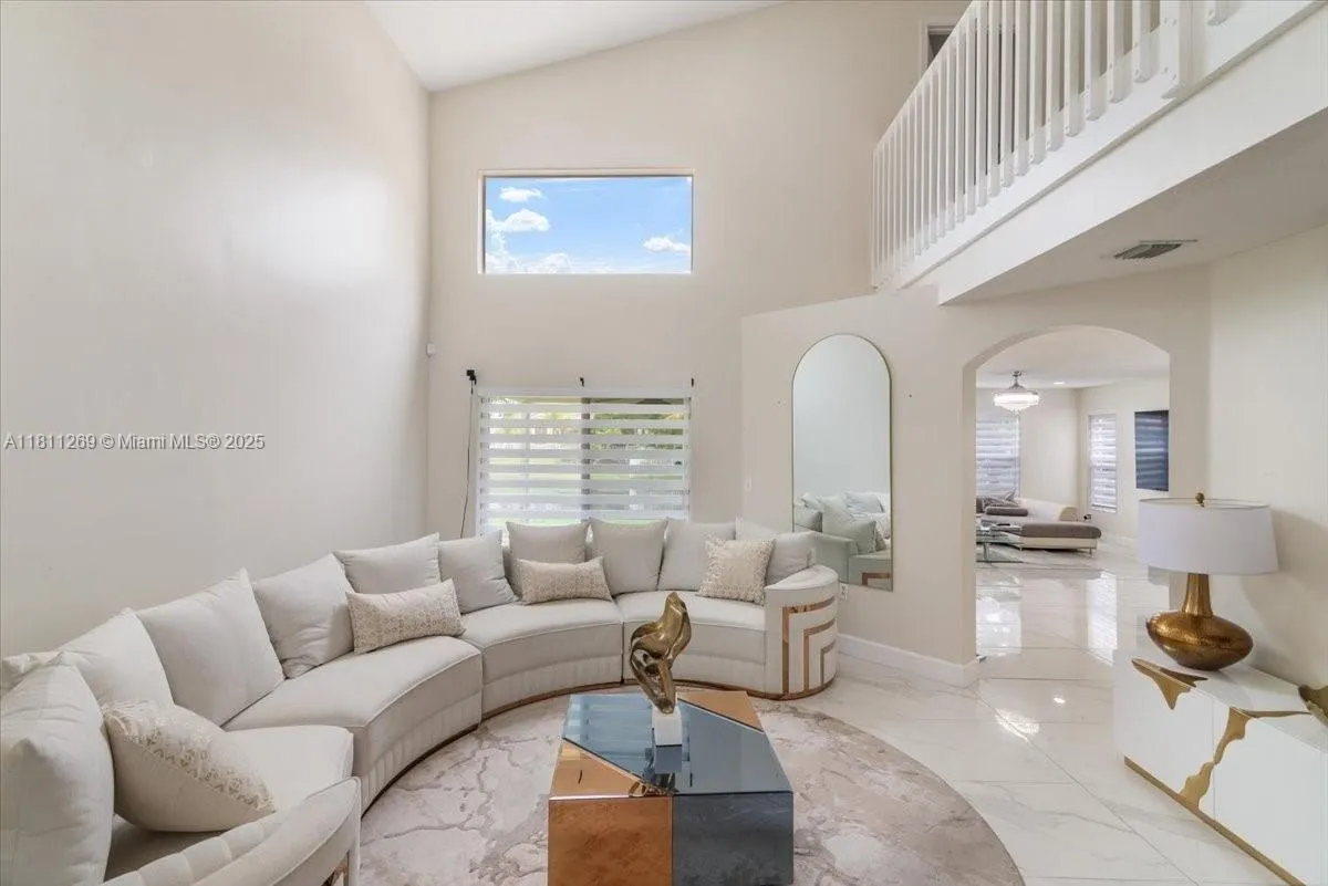 2 Floor house in Florida