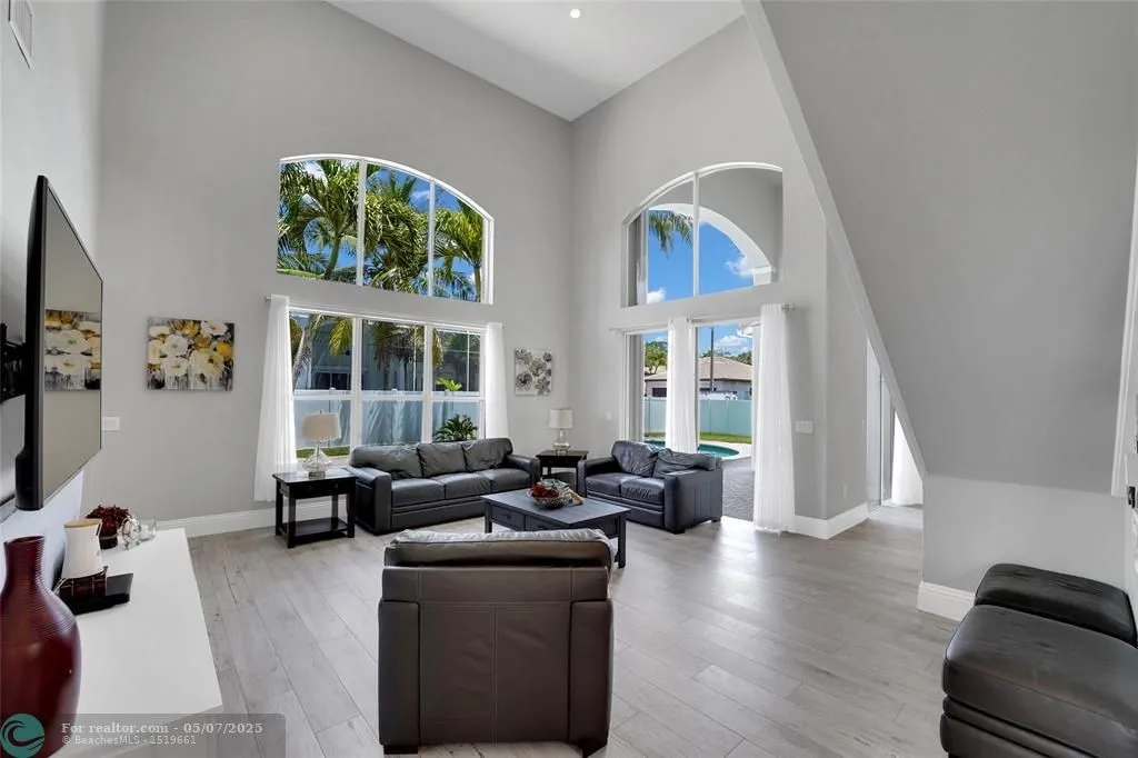 4 beds luxury house