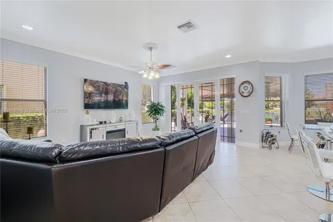 2 floor 5 bed housing