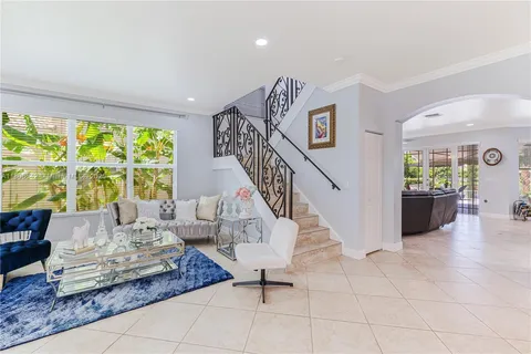 2 floor 5 bed housing