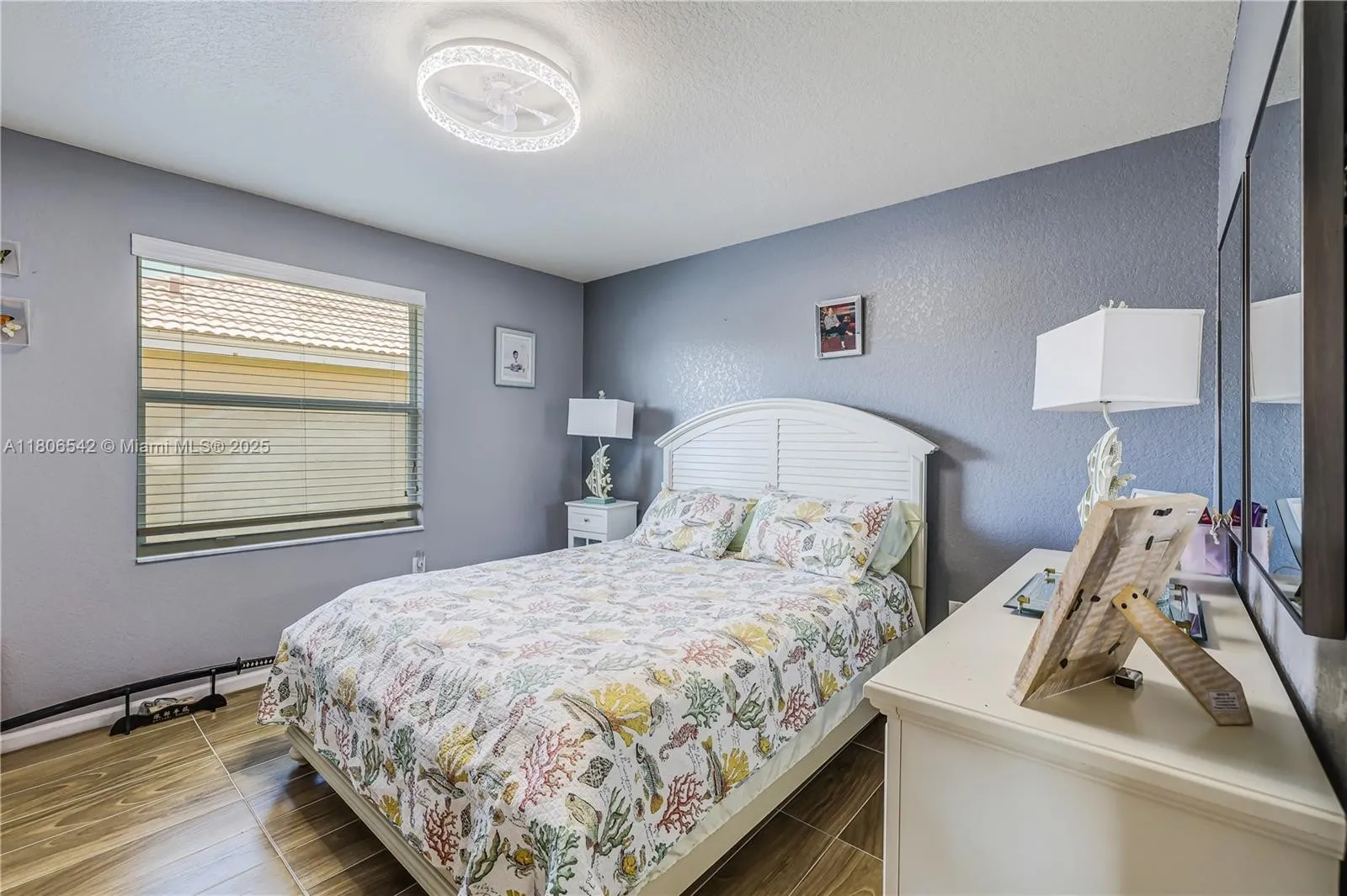 2 floor 5 bed housing