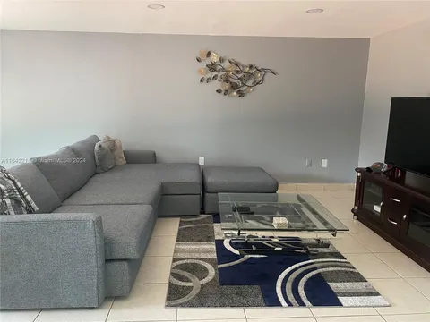4 bed Apartment in Miramar